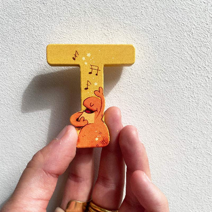 Lettre en bois T orange - Moulin Roty