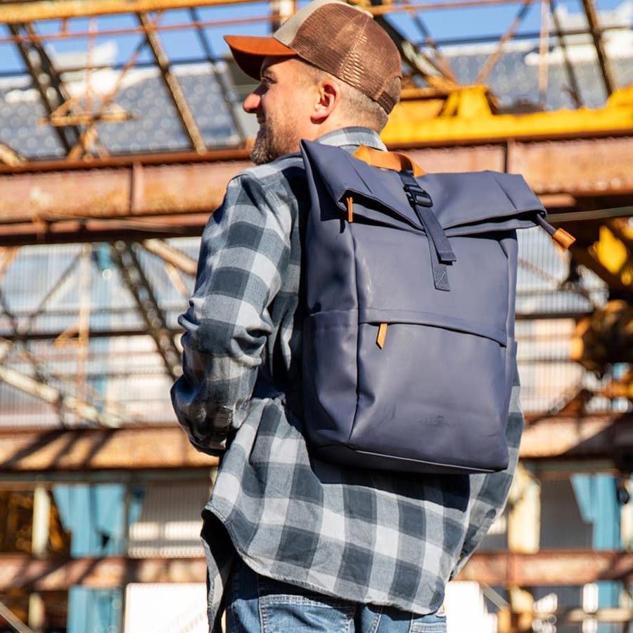 Sac à Dos Suicoke Bleu Marine - Nylon Et Polyester, Léger, Grande Taille, Neuf Avec étiquettes, Japon