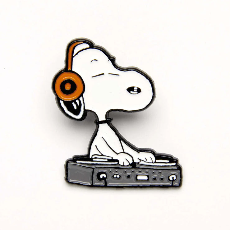 Pin's - Snoopy - Music is Life DJ