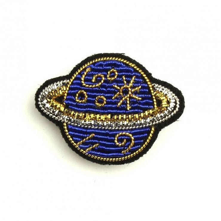 Broche brodée planète - Macon et Lesquoy