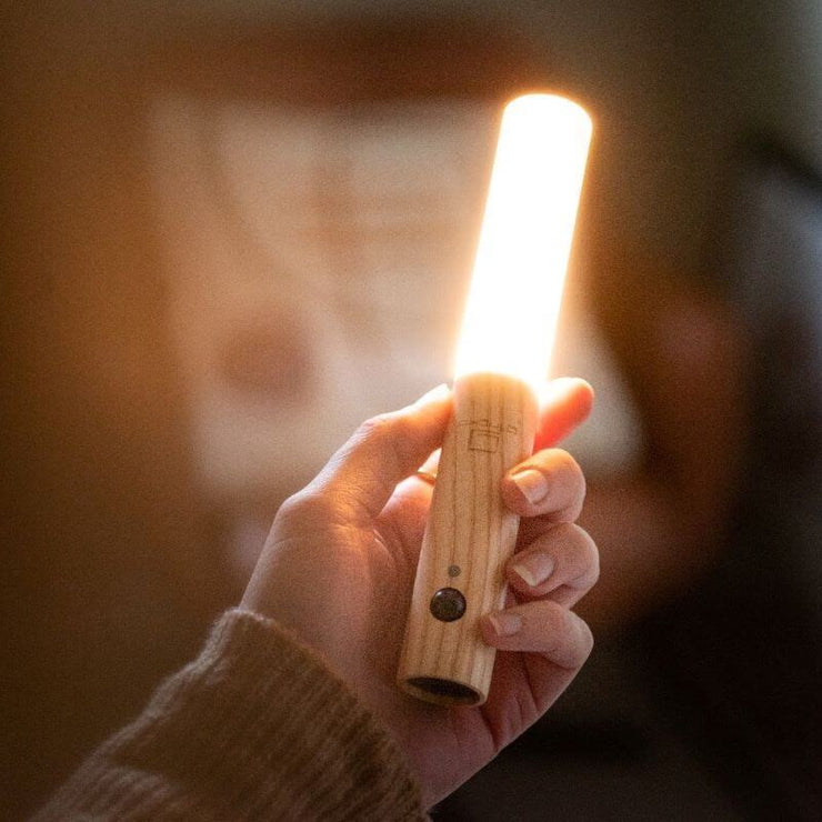 Gingko - smart baton light - bâton lumineux intelligent multifonction - white ash wood - décoration design et pratique 