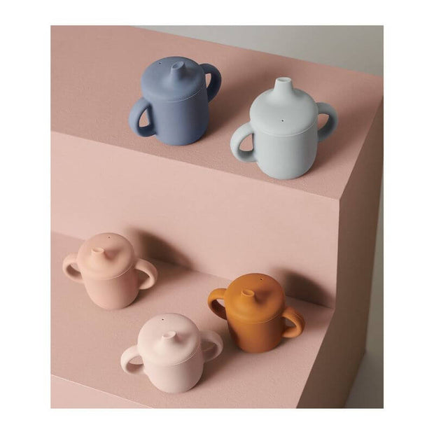 Liewood - tasse d'apprentissage en silicone - blue wave - bec et poignée - adorable accessoire d'apprentissage pratique