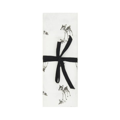 L'indispensable de bébé imaginé par la jolie marque Rose in April, découvrez ce lange écru aux motifs faon très mignon.