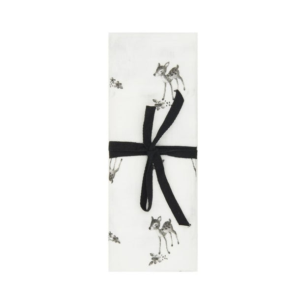 L'indispensable de bébé imaginé par la jolie marque Rose in April, découvrez ce lange écru aux motifs faon très mignon.