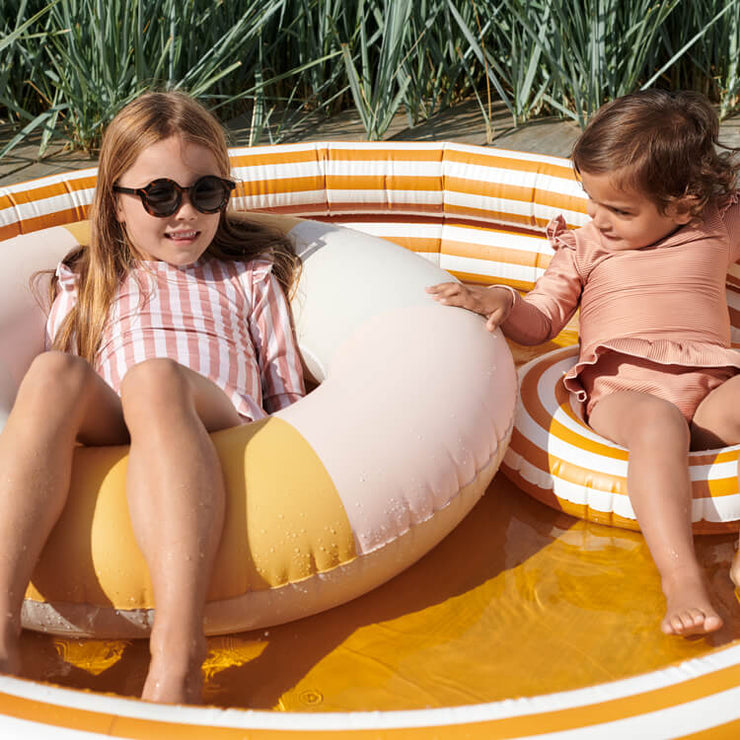 liewood-piscine-enfants-large-moutarde-rayée