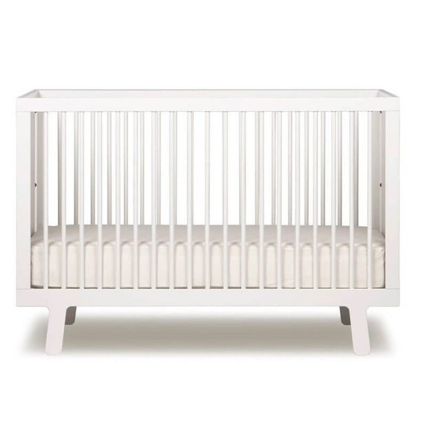 Lit bébé Sparrow en bois blanc - Oeuf NYC