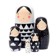 5 poupées russes noires et blanches en bois - Sketch Inc