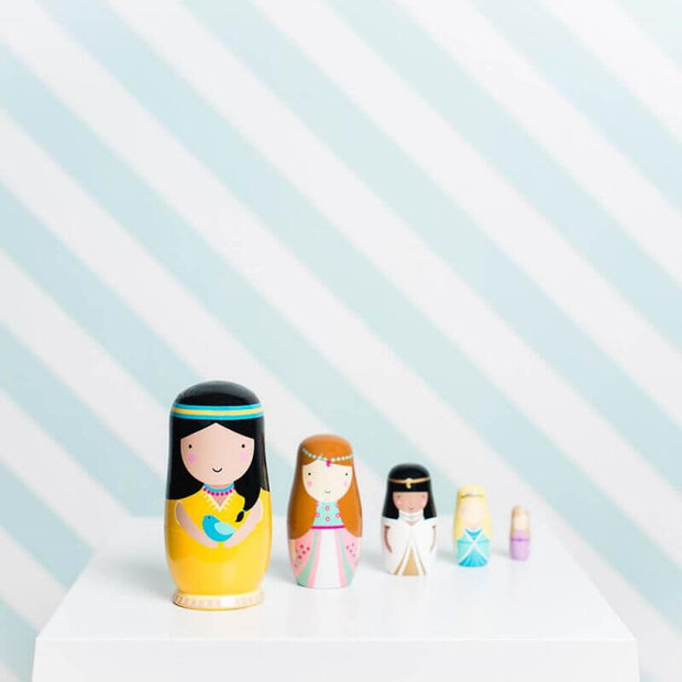 5 poupées russes en bois Princesses - Sketch Inc